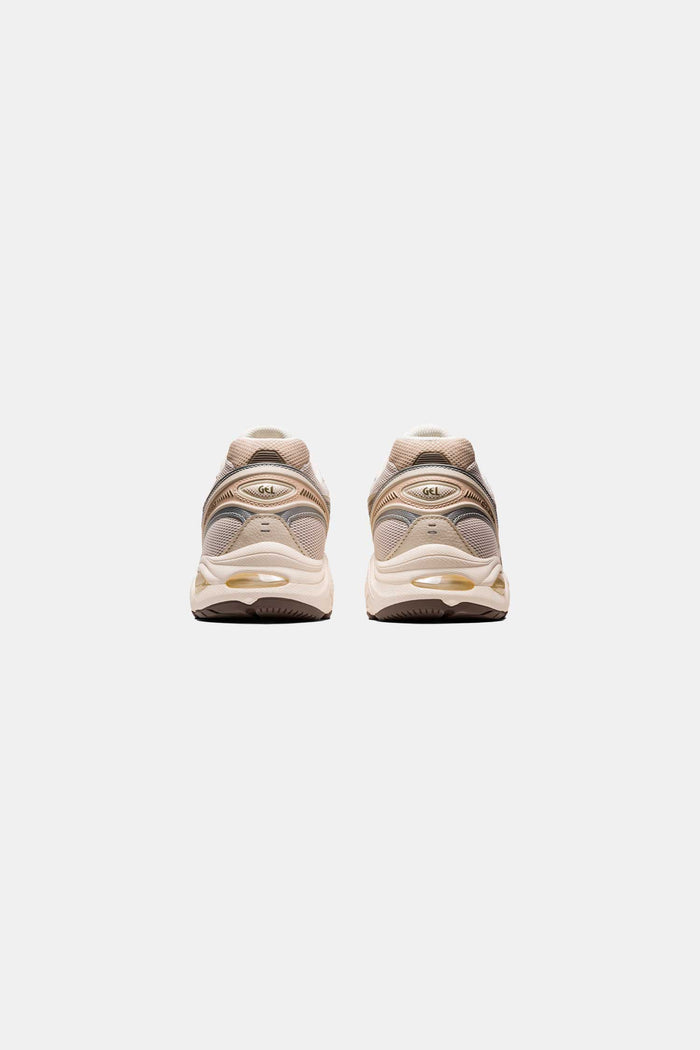 Edmmond studios ASICS: GT-2160 OATMEAL/SIMPLY TAUPE En oferta