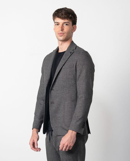 Etiem Americana slim fit sin forro y desestructurada realizada en punto de pata de gallo 2025