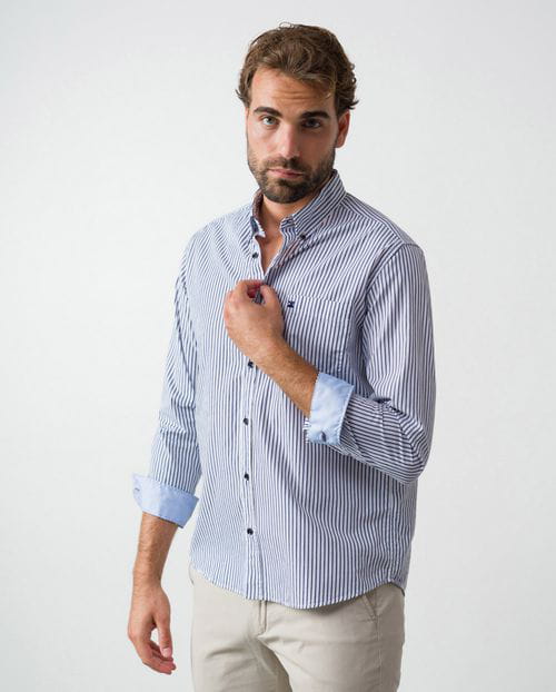 Etiem Camisa de rayas bicolor regular fit en algodón y con botón en el cuello Rebajas de fin de temporada