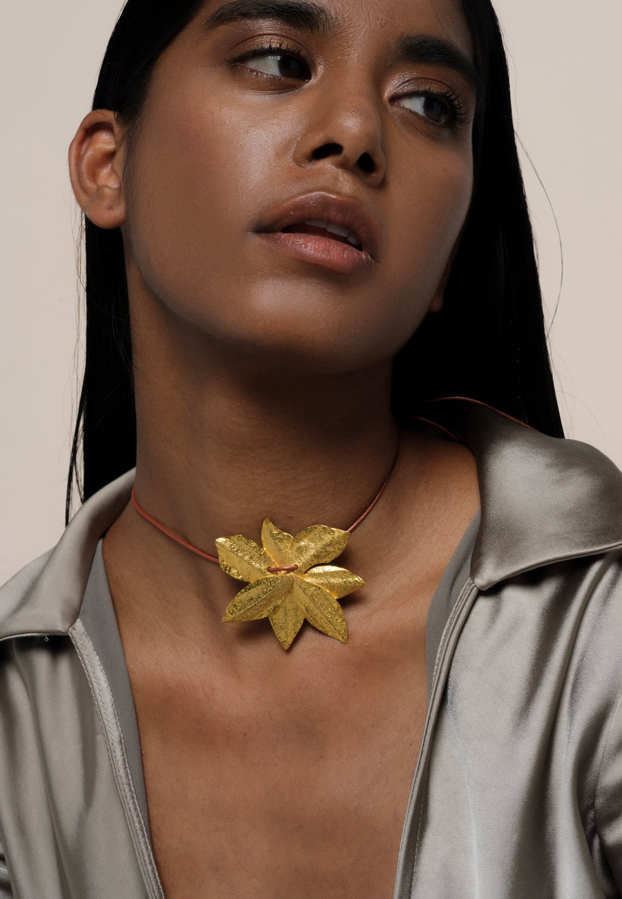 lavani Collar Lotus Flower Dorado Precios de Black Friday