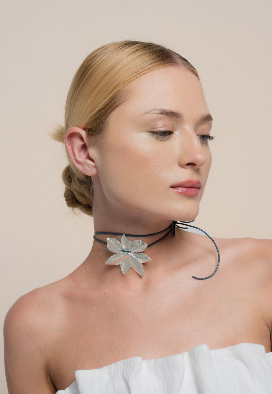 lavani Collar Lotus Flower Plata En oferta