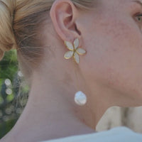 lavani Pendientes White Lotus Último día