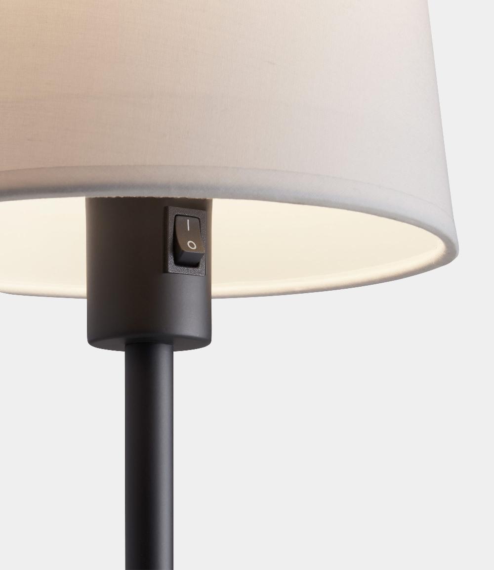 leds c4 Metrica Table Lamp Último día