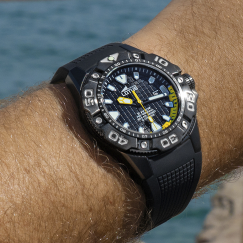lotus RELOJ DE HOMBRE LOTUS DIVER CON ESFERA NEGRA 18928/2 En oferta