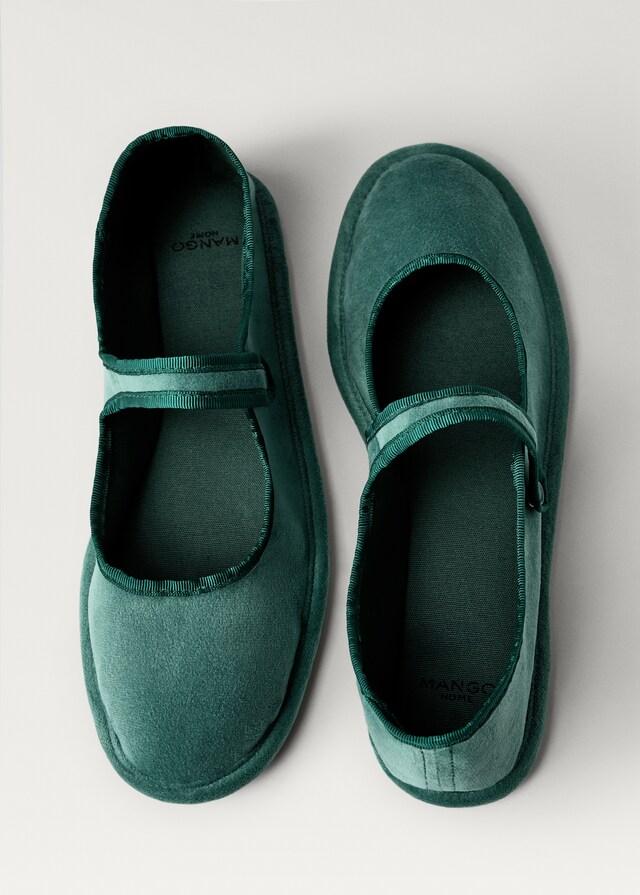 mango Bailarinas velour con hebilla 2025