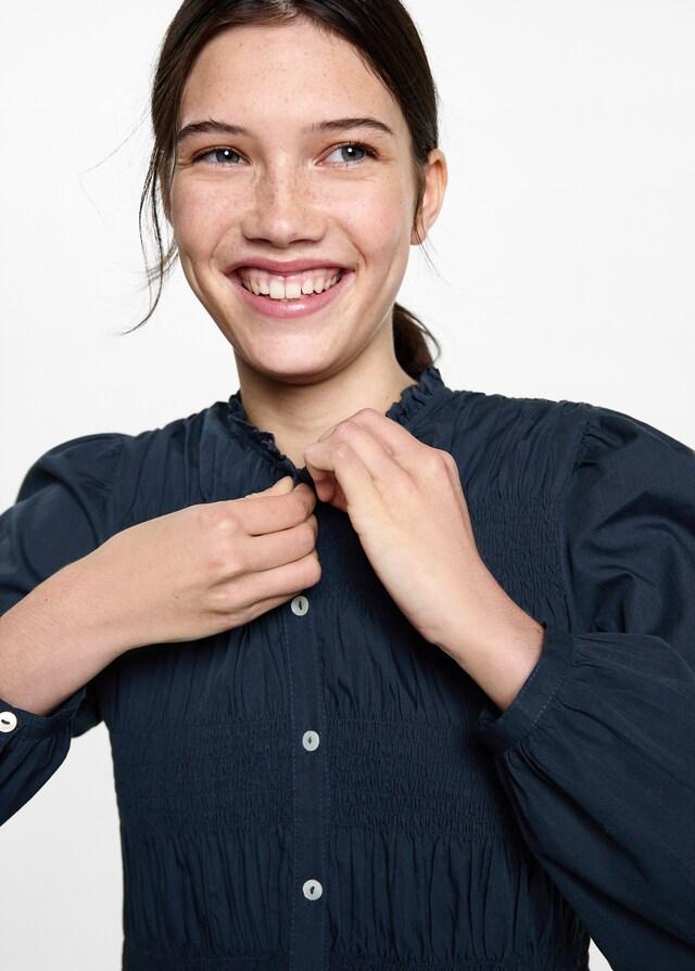 mango Blusa fruncida volante Liquidación