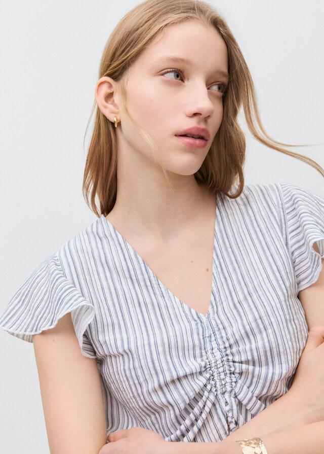 mango Blusa detalle fruncido Envío internacional gratuito