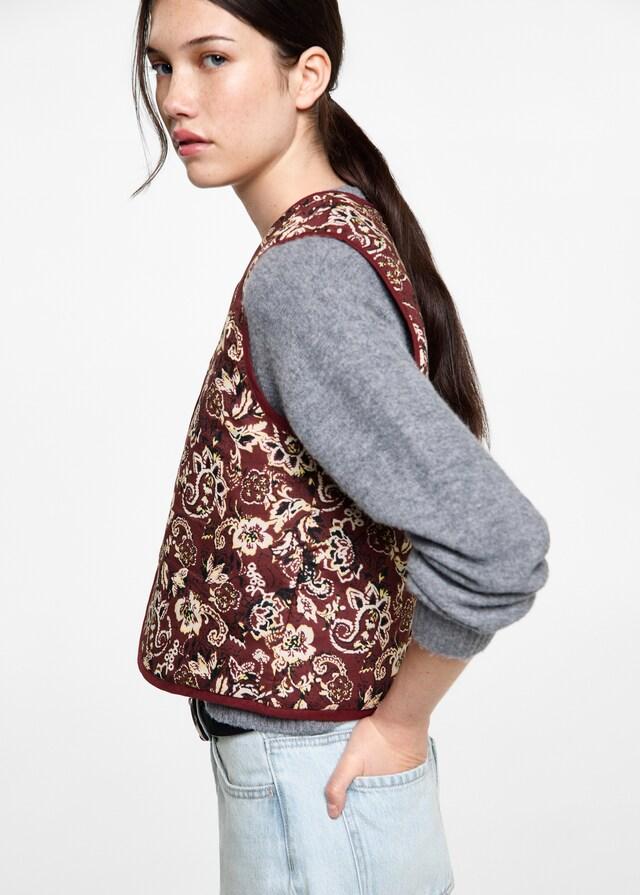 mango Chaleco crop estampado Descuentos del mes