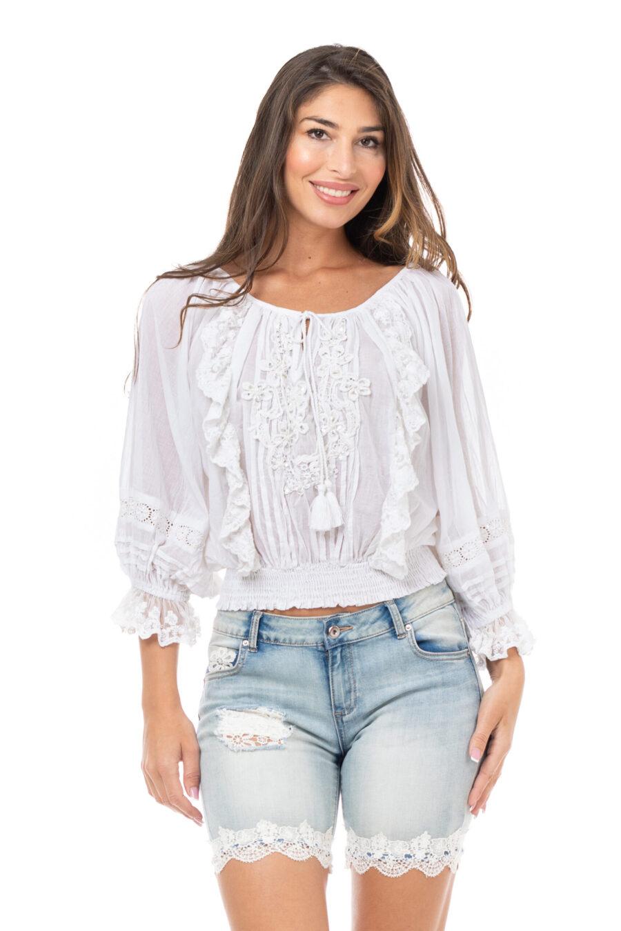 peace&love by calao BLUSA CORTA CON CUELLO BARCO AJUSTABLE CON CORDON