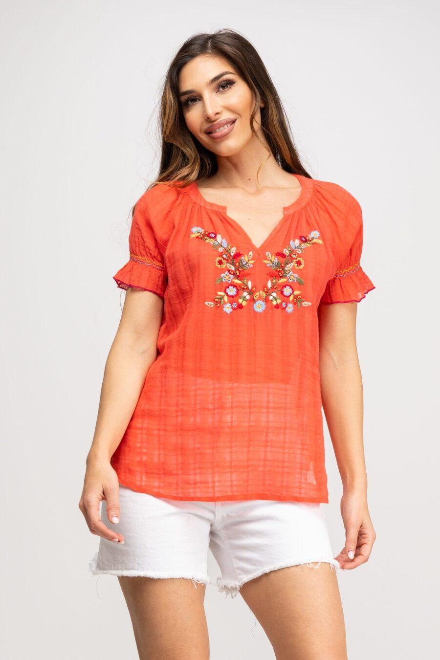 peace&love by calao BLUSA LISA MANGA CORTA ACABADA CON ELASTICO IC9344B En oferta