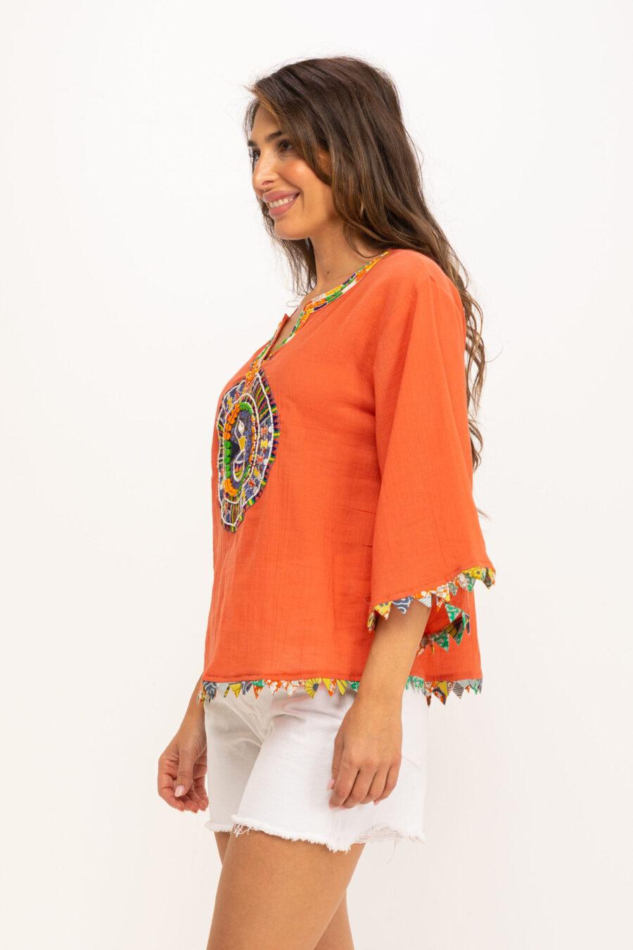 peace&love by calao BLUSA LISA BORDADA EN COLORES Oferta exclusiva