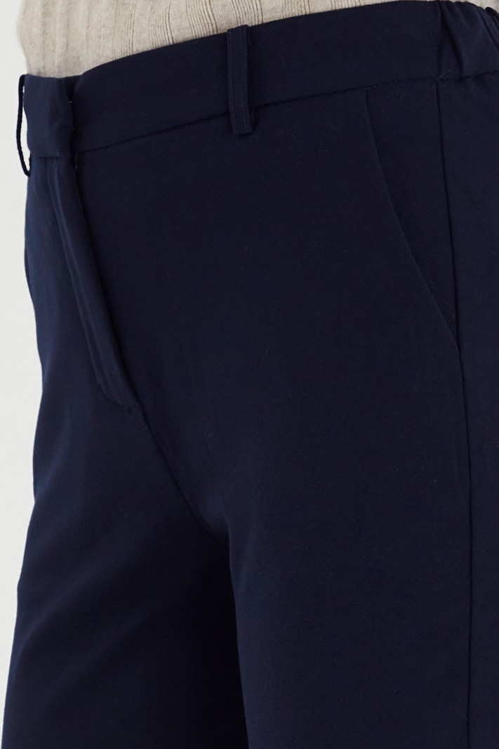 sinned x about you Slimfit Pantalón chino 'Danta' b.young en Marino Rebajas baratas