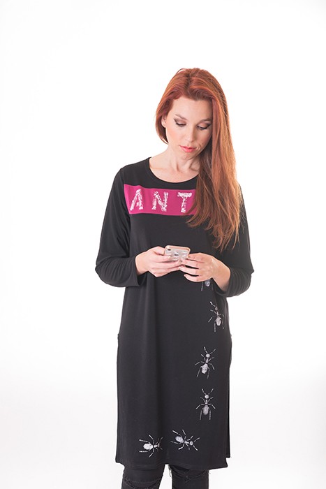 susana escribano Camiseta vestido en color negro COMPRAR AHORA