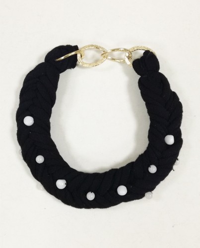 susana escribano Collar bicolor. Lisboa Ahorra y exporta