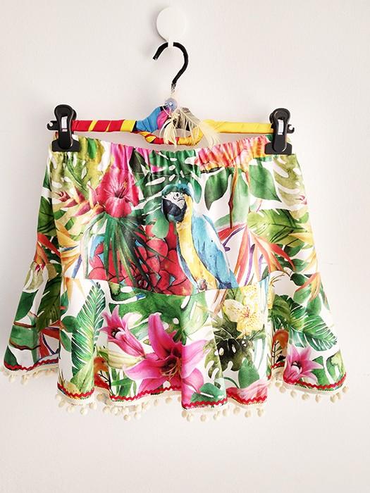 susana escribano Patron minifalda + tejido estampado loros