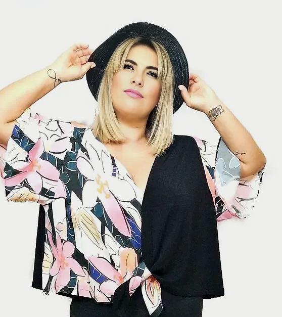 susana escribano Blusa combinada dos colores. Rebajas tallas grandes
