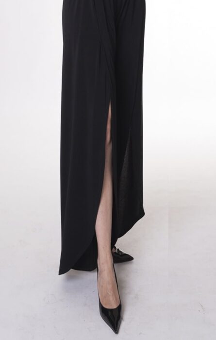 susana escribano Pantalon negro con abertural central Últimos 3 días