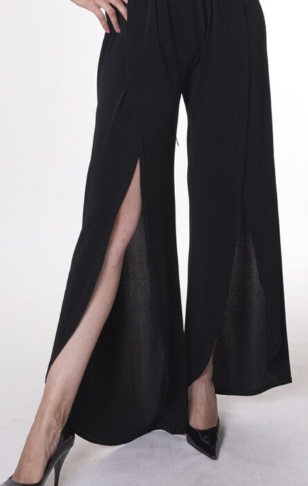 susana escribano Pantalon negro con abertural central Últimos 3 días
