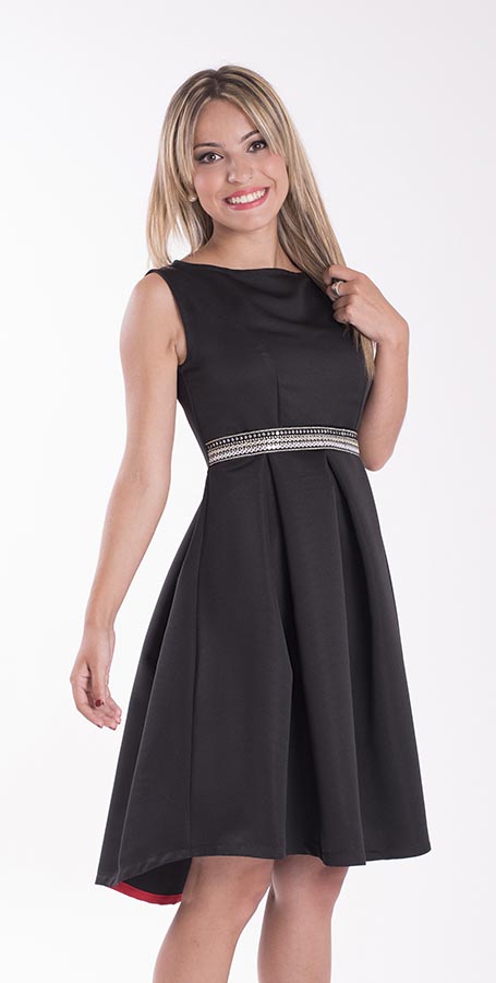 susana escribano Vestido negro boda invitada Ahorra y exporta