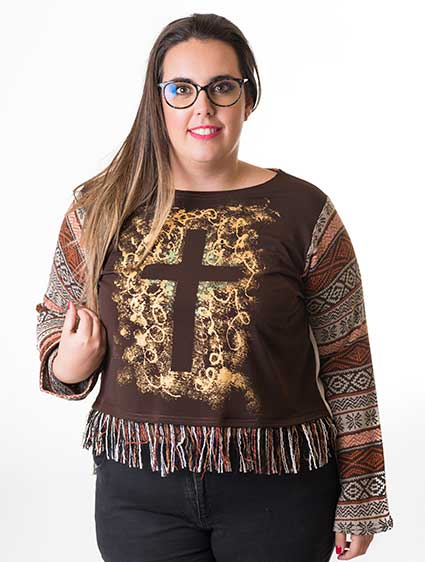 susana escribano Jersey marron tallas grandes. Dibujo crucifijo Último día