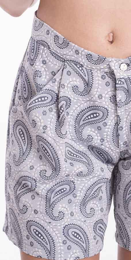 susana escribano Bermuda corta. Tonos azules Última moda
