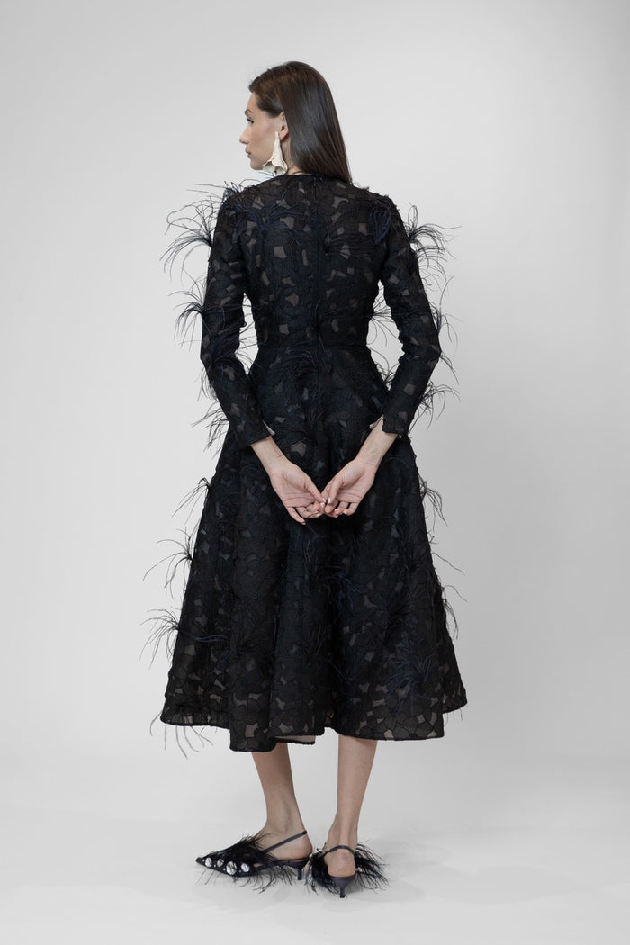 the 2nd skin co. Vestido midi de guipur con plumas y manga larga Rebajas de fábrica