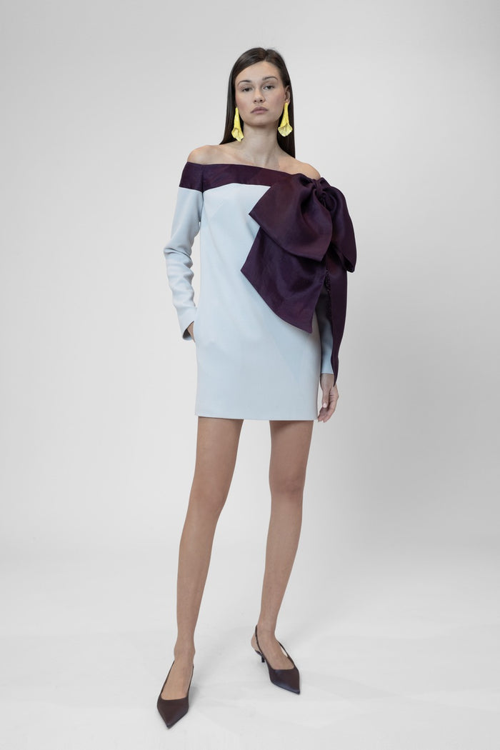 the 2nd skin co. Vestido mini strapless con mangas y detalle de lazo