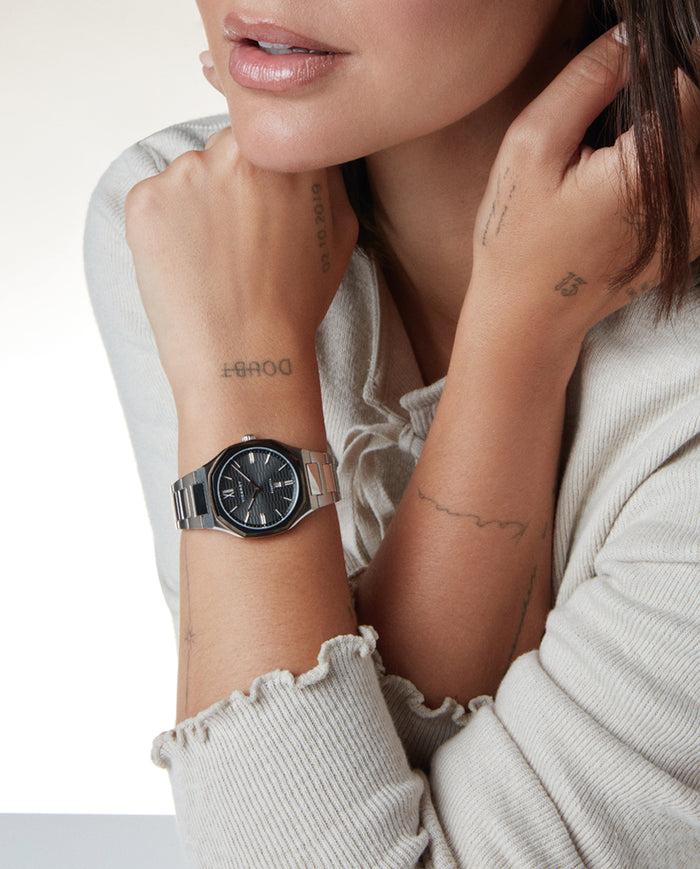 viceroy Reloj colección Laura Escanes caja de acero con doble bisel en Ip gris y rosa con cristal zafiro 10 atm y brazalete de acero con movimiento cuarzo Rebajas de fin de temporada