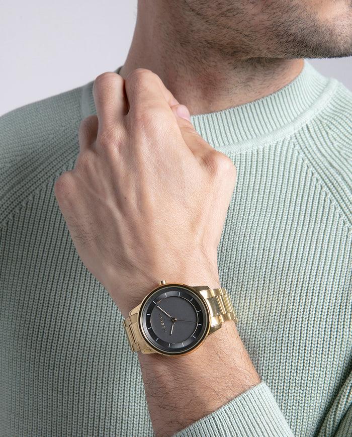 viceroy Reloj dorado para hombre con esfera negra de tres agujas Precio ultrabajo