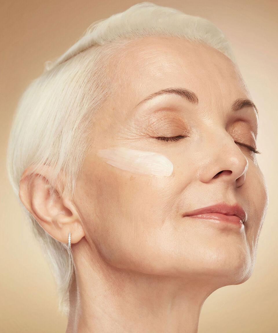 Estée Lauder Crema Hidratante Multi-Acción Revitalizing Supreme+ Youth Power 50 ml Ofertas especiales