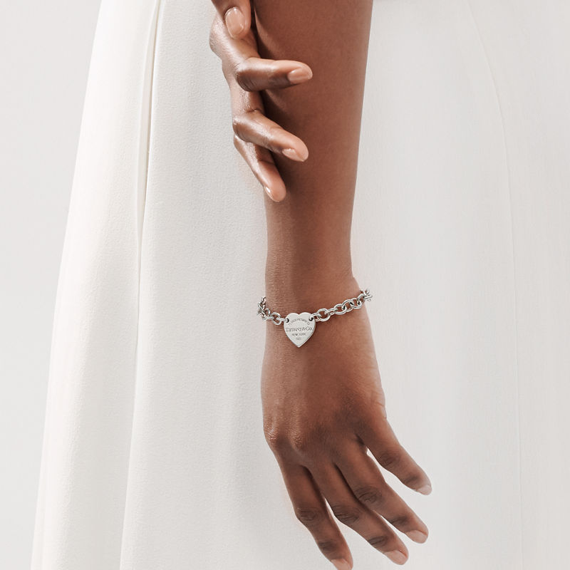 Tiffany & Co. Return to Tiffany™ Pulsera con insignia de corazón en plata Envío gratis