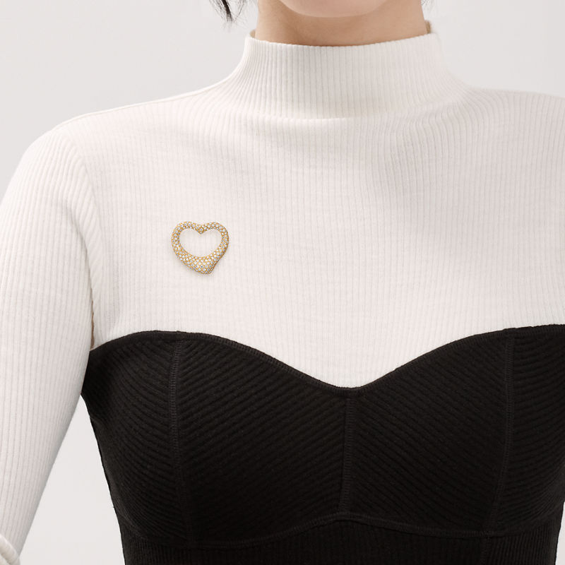Tiffany & Co. Elsa Peretti® Broche Open Heart de oro amarillo con diamantes en pavé Grandes ahorros