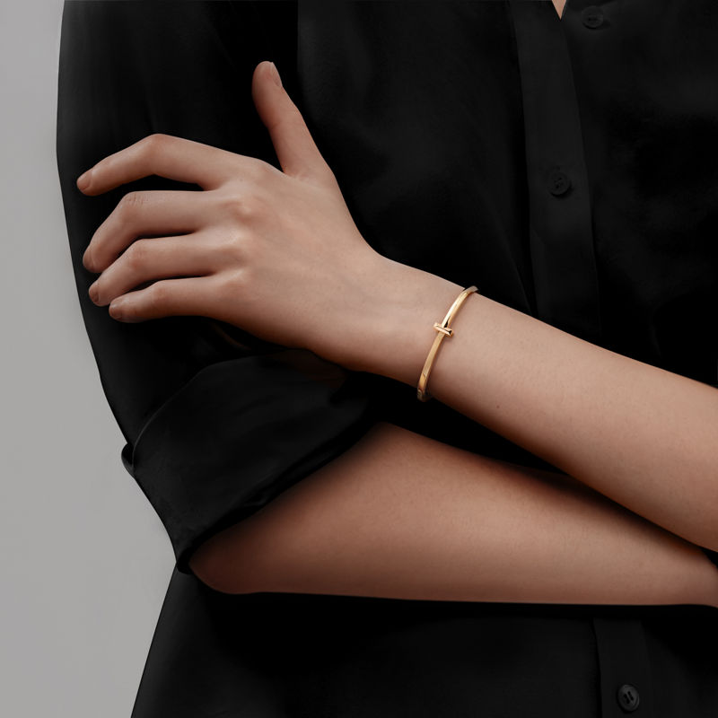 Tiffany & Co. Tiffany T T1 Pulsera con bisagra estrecha de oro amarillo Gran oferta