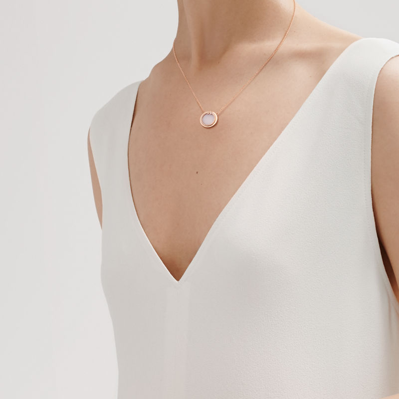 Tiffany & Co. Tiffany T Colgante circular de diamantes y ópalo rosa de oro rosa Descuento