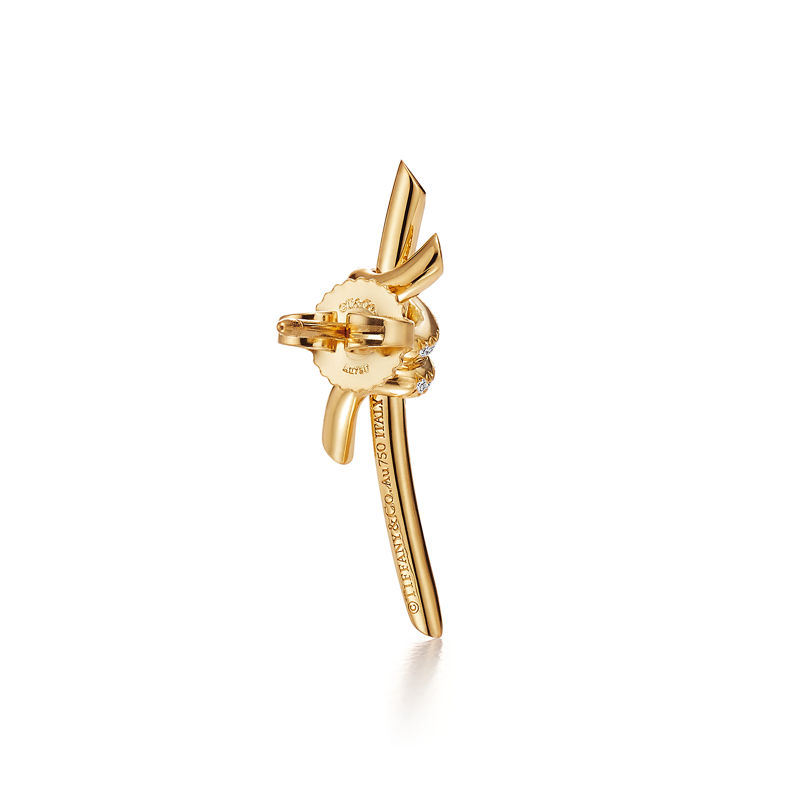 Tiffany & Co. Tiffany Knot Pendientes en oro amarillo con diamantes En oferta