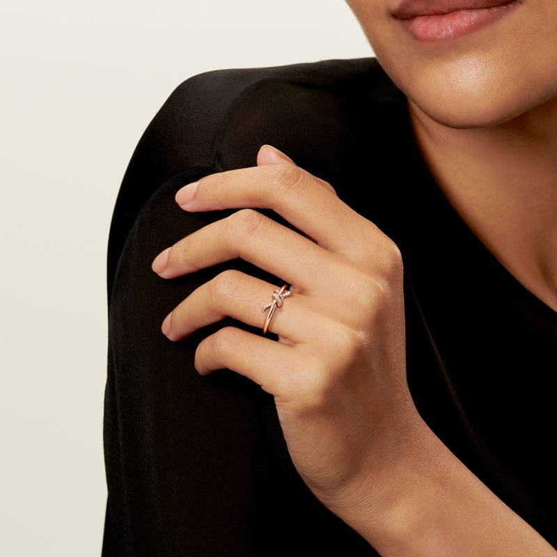 Tiffany & Co. Tiffany Knot Anillo en oro rosa con diamantes Tienda