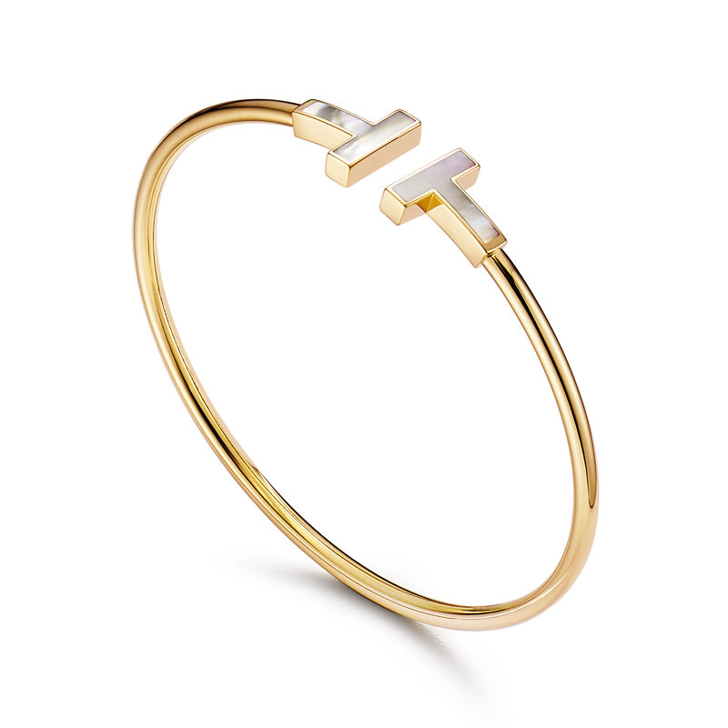 Tiffany & Co. Tiffany T Pulsera Wire de oro amarillo con nácar Últimos 3 días