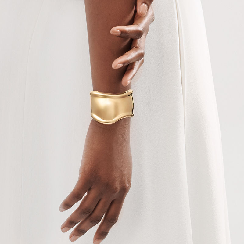 Tiffany & Co. Elsa Peretti® Brazalete Bone pequeño en oro de 18 quilates Liquidación