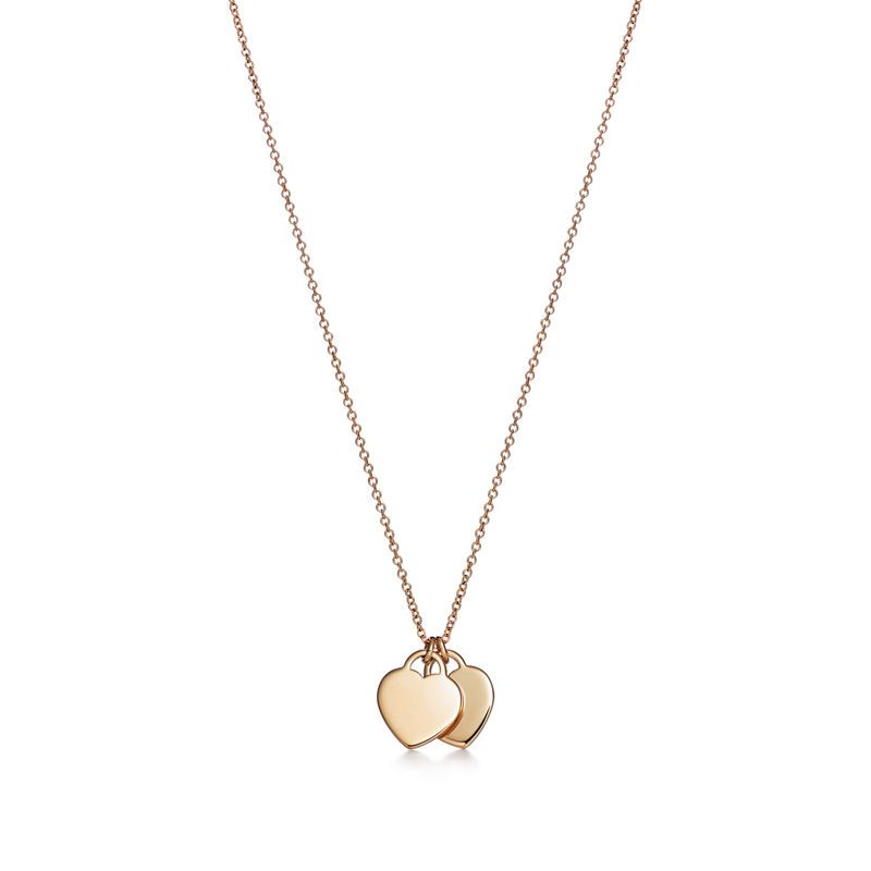 Tiffany & Co. Return to Tiffany™ Colgante con dos insignias de corazón en oro amarillo tamaño mini Ahorra y exporta