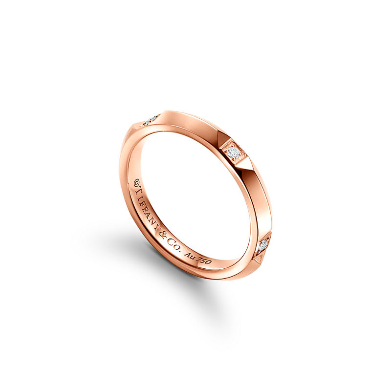 Tiffany & Co. Tiffany True™ Alianza en oro rosa de 18 quilates con diamantes 2 5 mm de ancho Ofertas especiales