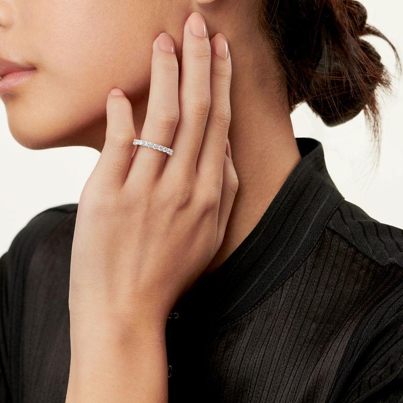 Tiffany & Co. Tiffany Forever Alianza en platino con un círculo completo de diamantes 3 mm de ancho Devoluciones gratuitas