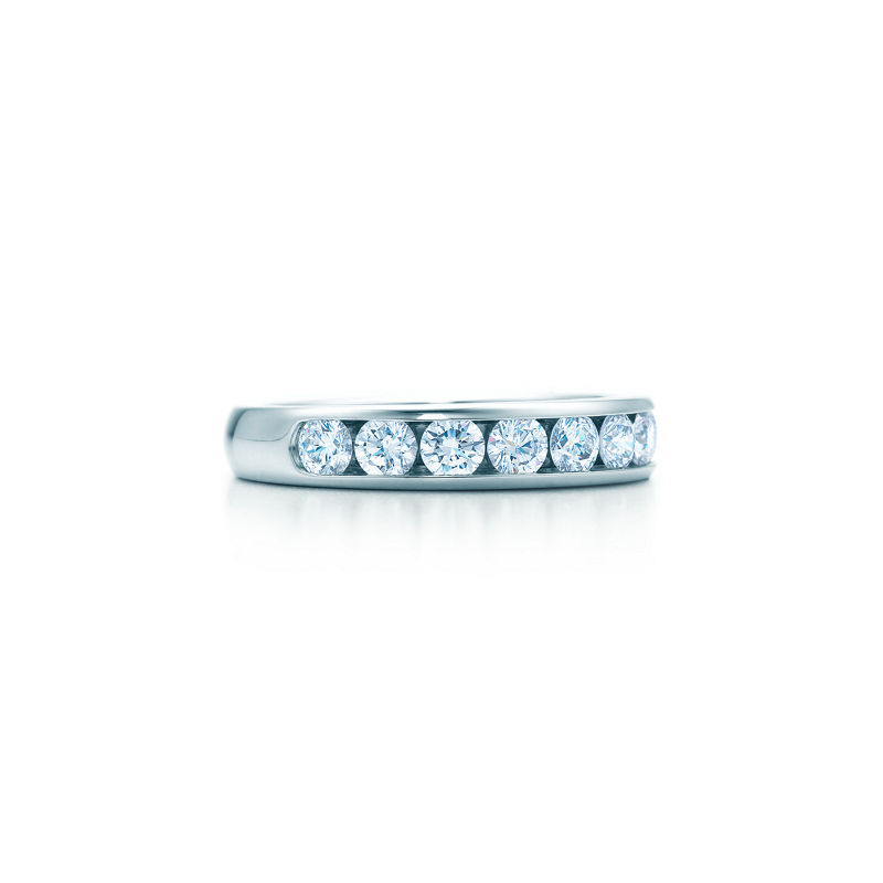 Tiffany & Co. Tiffany® Setting Alianza de boda en platino con medio círculo de diamantes 3 9 mm