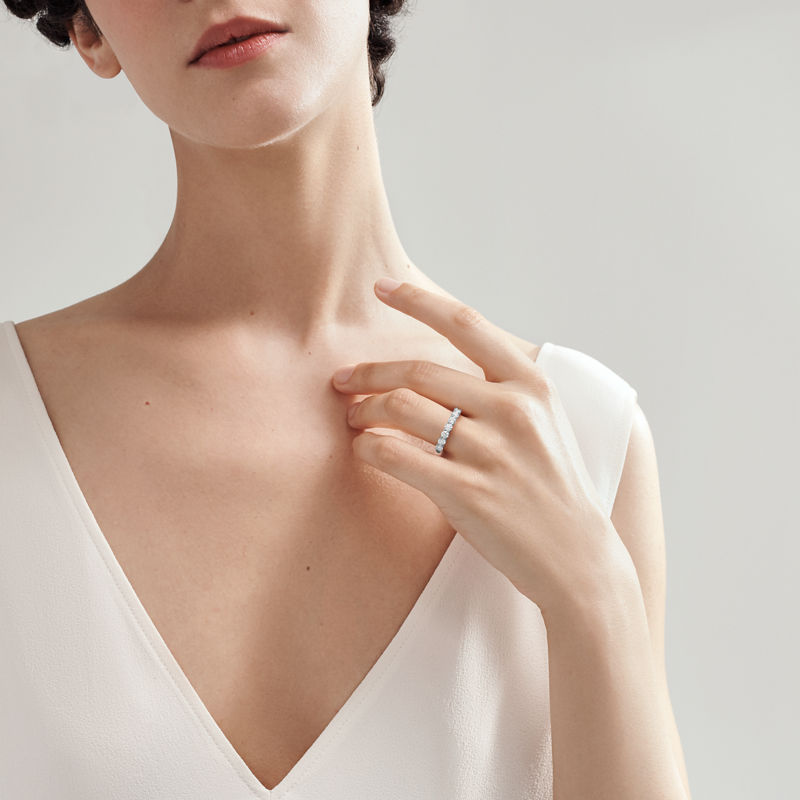 Tiffany & Co. Tiffany Forever Alianza en platino con medio círculo de diamantes 3 5 mm Rebajas top