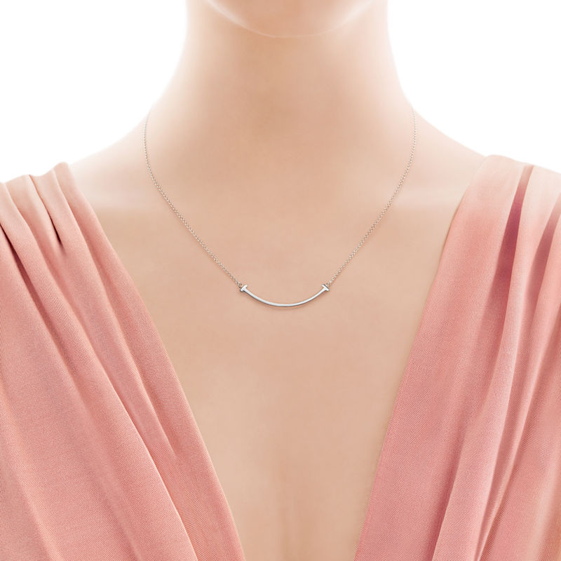 Tiffany & Co. Tiffany T Colgante Smile de oro blanco tamaño pequeño COMPRAR AHORA