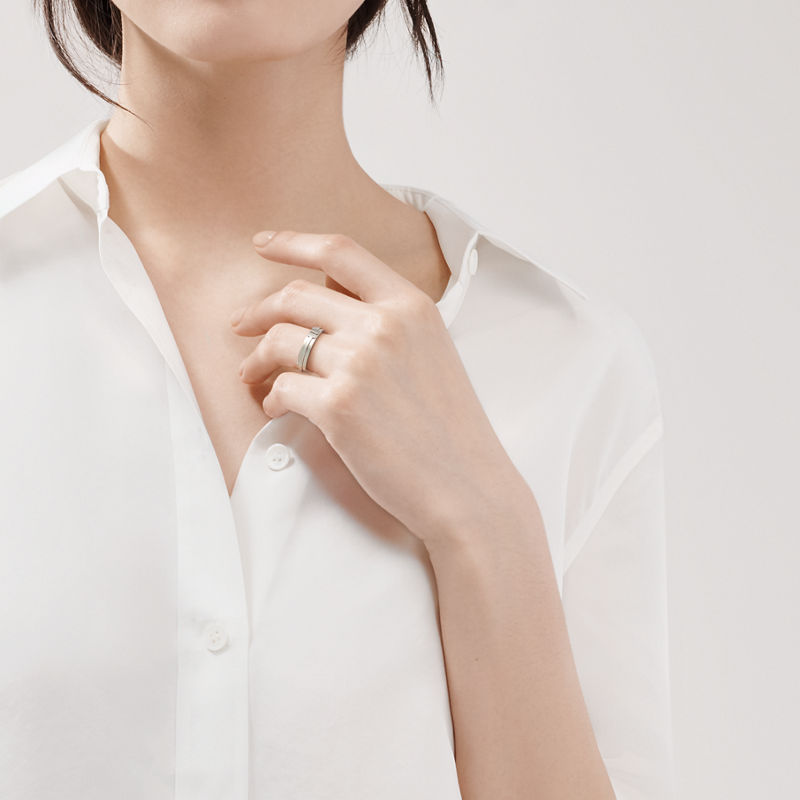 Tiffany & Co. Tiffany T Anillo estrecho de oro blanco Superdescuento