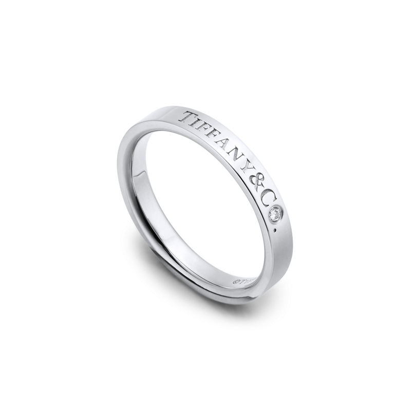Tiffany & Co. T&CO.® Alianza en platino con un diamante Mejor oferta