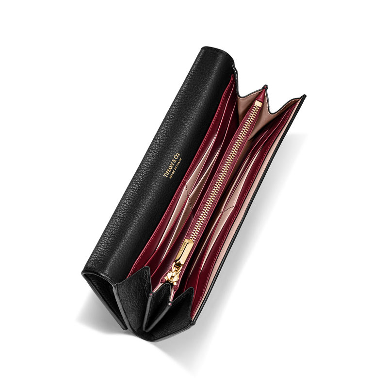 Tiffany & Co. T&CO. Cartera continental de solapa de piel color negro Oferta especial