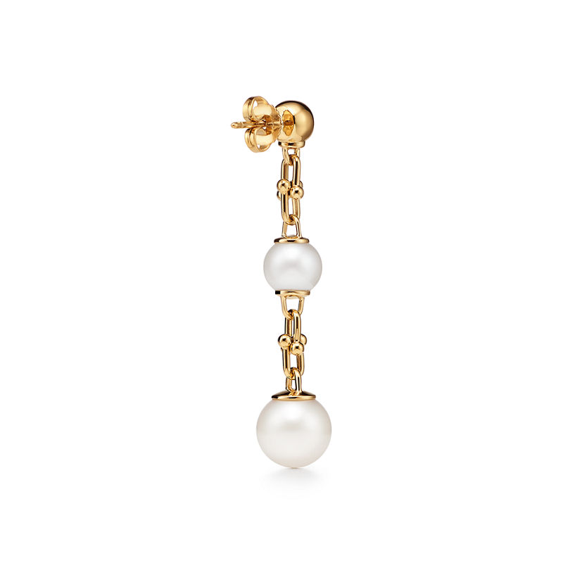 Tiffany & Co. Tiffany HardWear Pendientes largos triples de eslabones en oro amarillo con perlas de agua dulce 2025