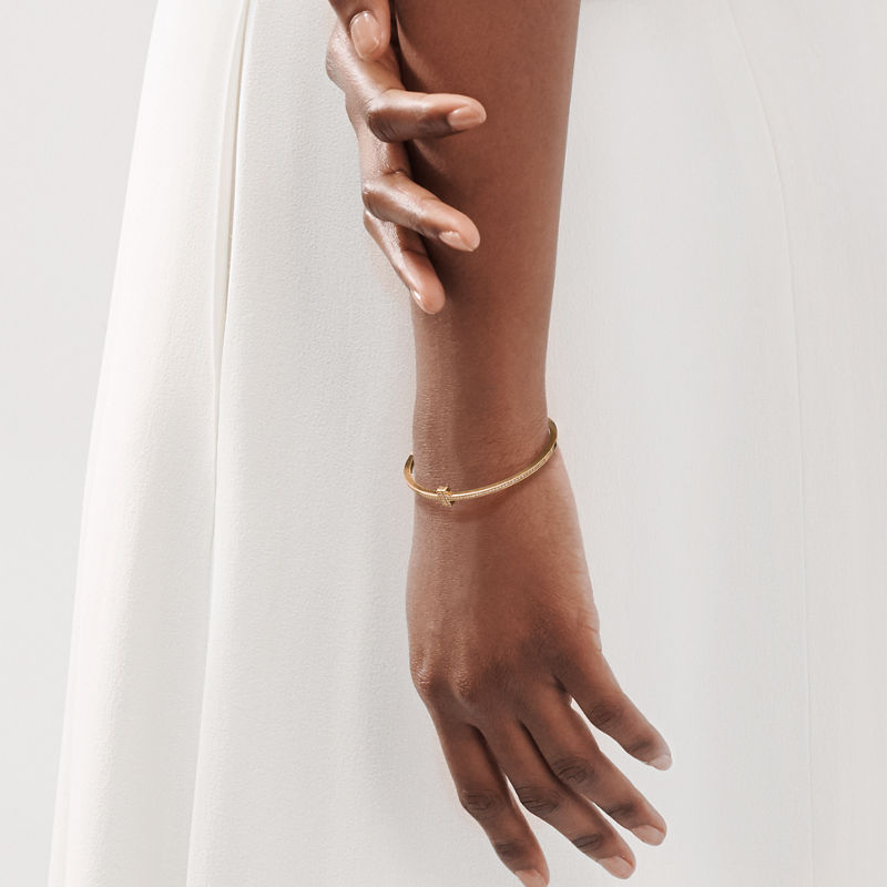 Tiffany & Co. Tiffany T Brazalete Wire articulado de diamantes de oro amarillo Último día