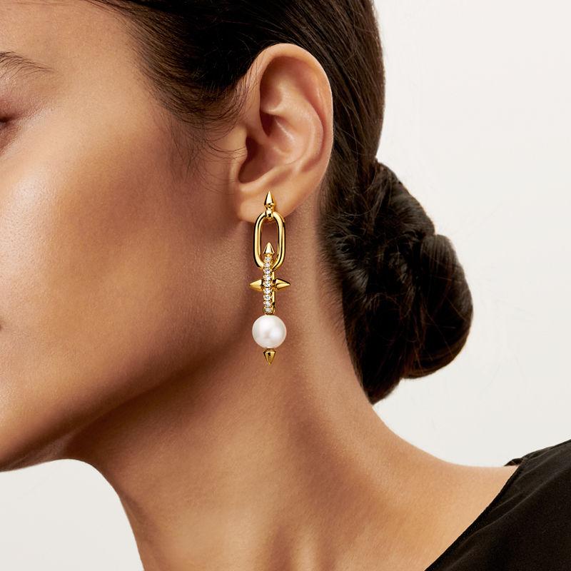 Tiffany & Co. Tiffany Titan by Pharrell Williams Pendientes de perlas de oro amarillo con diamantes Limitado a 3 días
